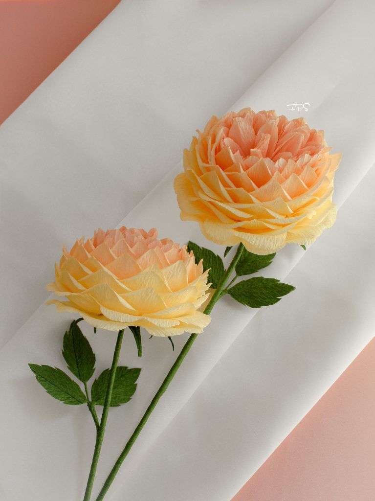 rosas realistas de papel crepe