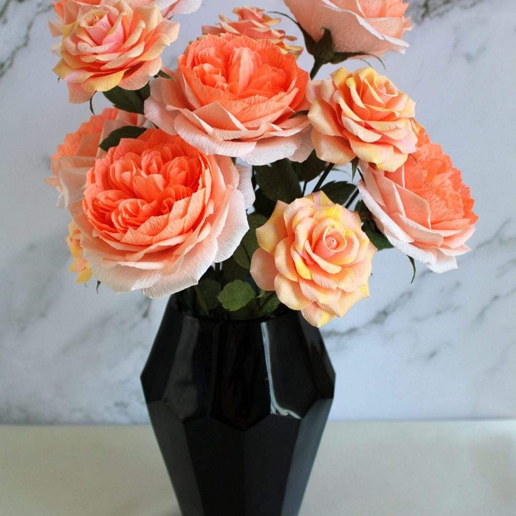 rosas de papel color rosa coral