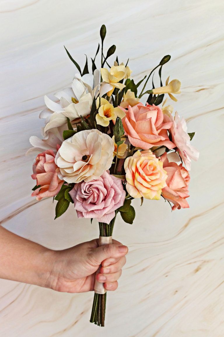 arreglo de flores de papel, ramo de novia de papel, flores para siempre, flores de papel crepe