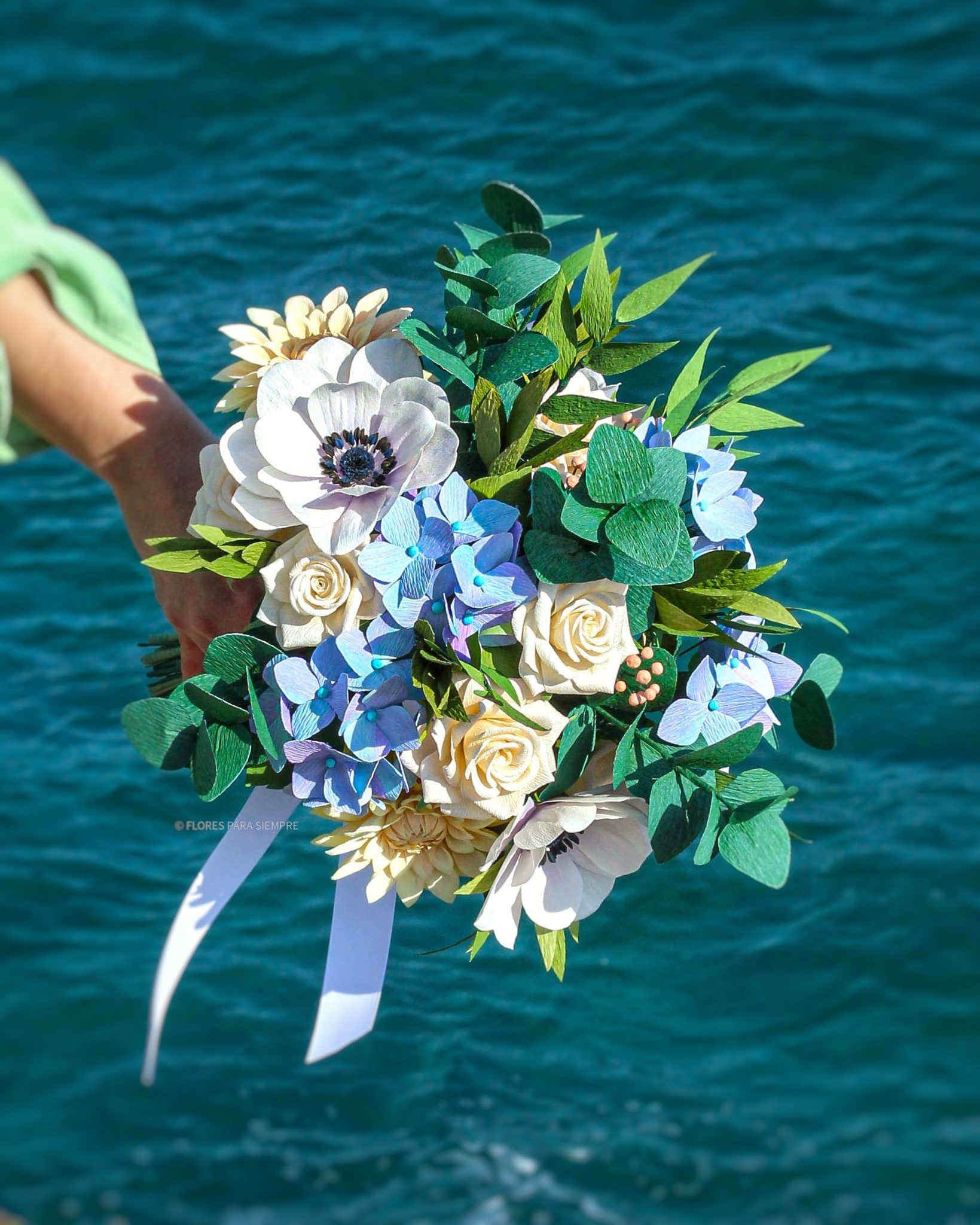 Ramo flores papel crepé, ramo novia papel, flores para siempre, ramo hortensias de papel, flores de papel crepé españa, crepe paper wedding bouquet