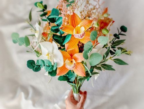ramo de novia de papel con orquídeas cymbidium y phalaenopsis