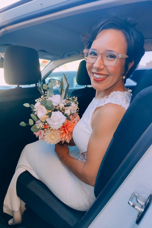 Ramo de novia personalizado hecho a mano con flores de papel crepé, dalias y rosas