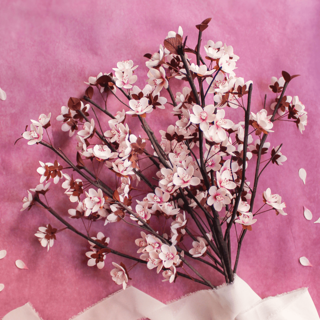 ramas de cerezo artificial de papel hechas a mano en jarrón, flores sakura decorativas para hogar estilo japonés