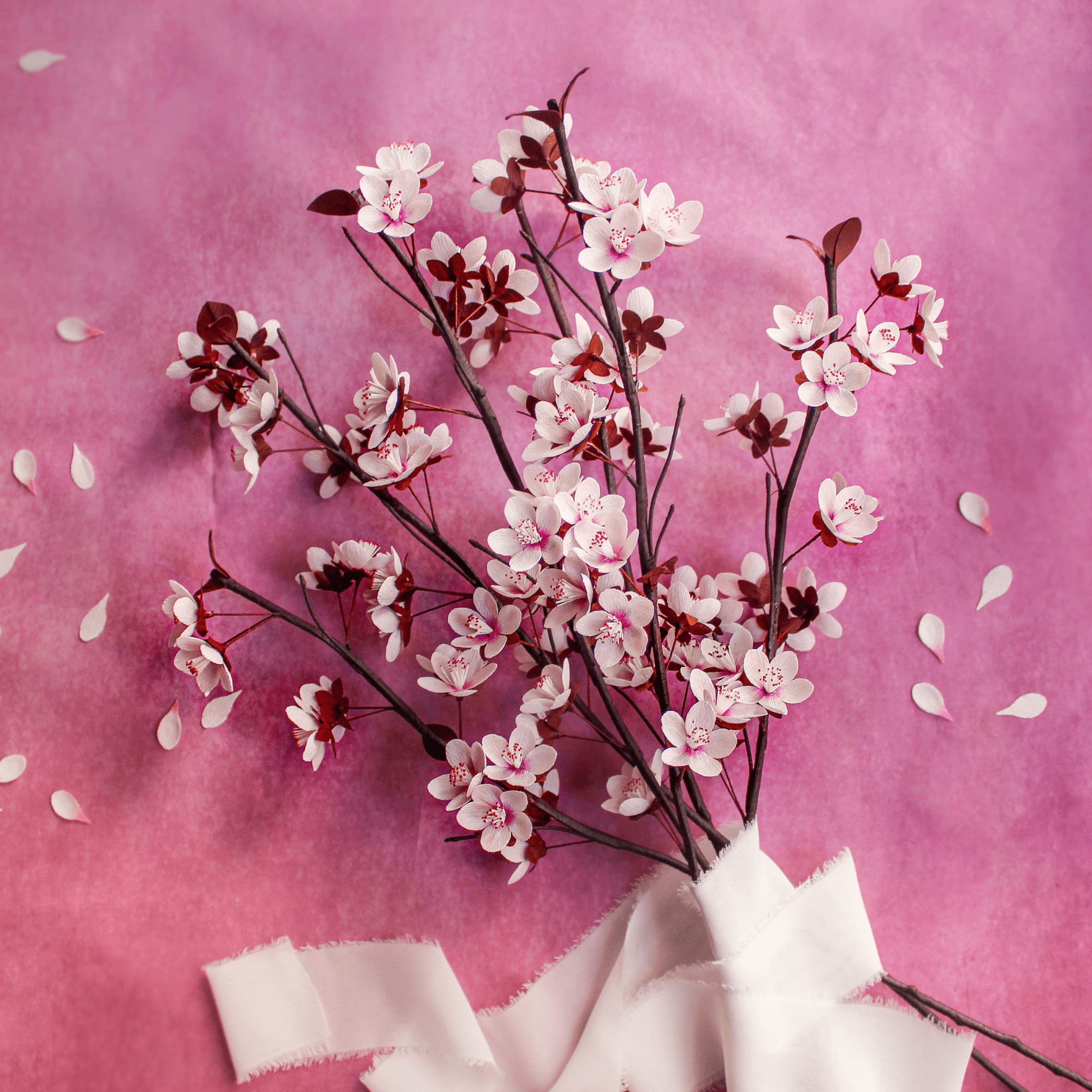 ramas de cerezo artificial de papel hechas a mano en jarrón, flores sakura decorativas para hogar estilo japonés
