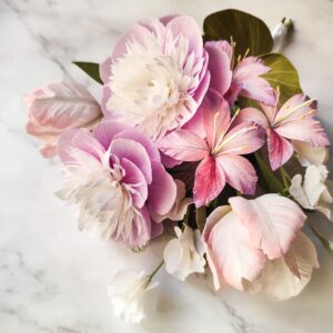 ramo artesanal de flores de papel realistas