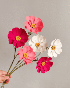 cosmos de papel hechos a mano